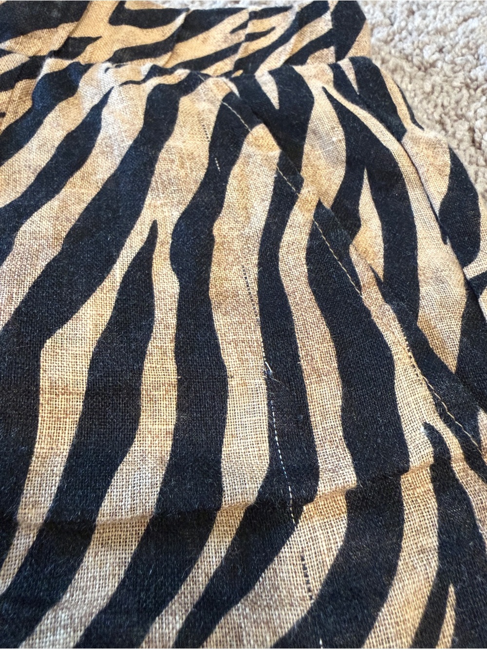 ELIE ELIE TAHARI Tiger Print 100% Linen shorts size small - Picture 15 of 16